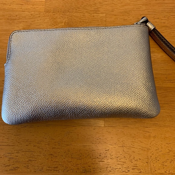 Coach Wristlet Gold - Picture 3 of 5